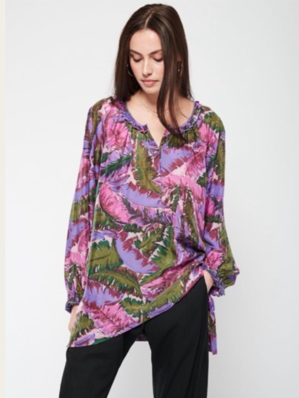 Raquel Allegra Silk Ruffle Trim Blouse Ether Jungle Leaf Print Size 3 / US XL